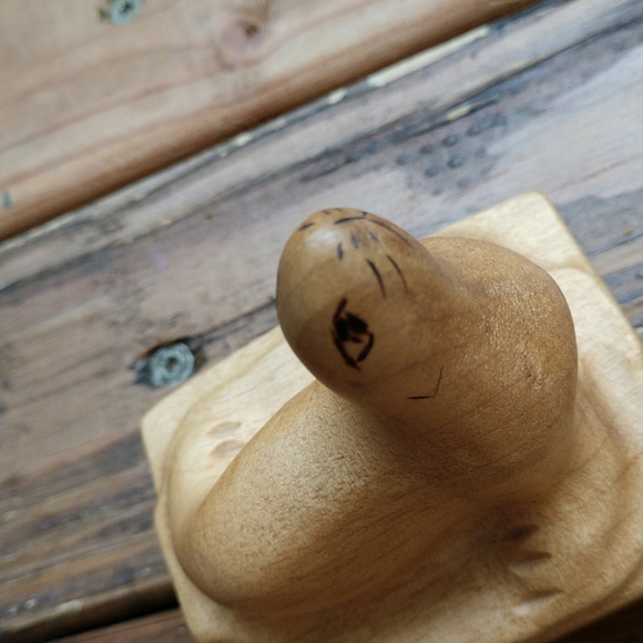 Myrtlewood seal figurine - Picture 6 of 11